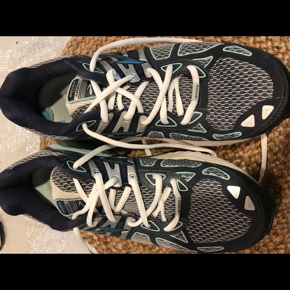 Women’s Brooks Ariel 14 Size 12(D) Running Shoes